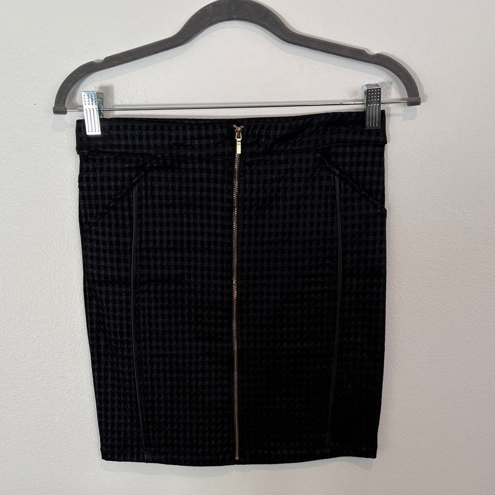 bebe Black Textured Pencil Skirt